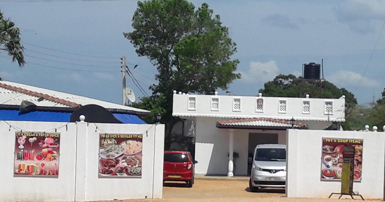 Nilaveli Gates Hotel Exterior photo