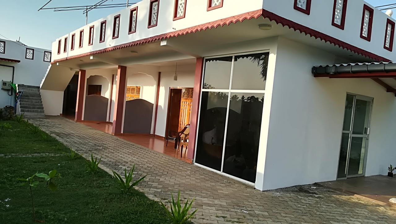 Nilaveli Gates Hotel Exterior photo